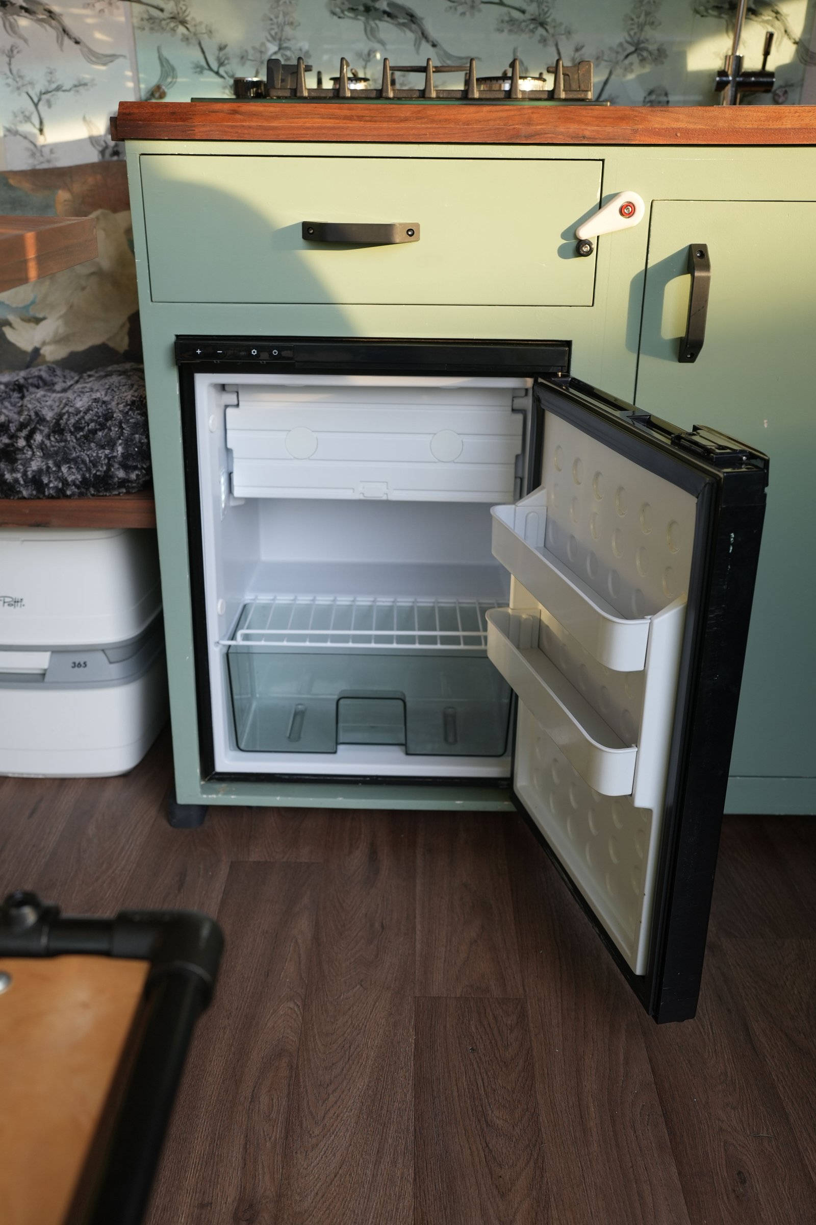 Horizon off-grid campervan kitchen block