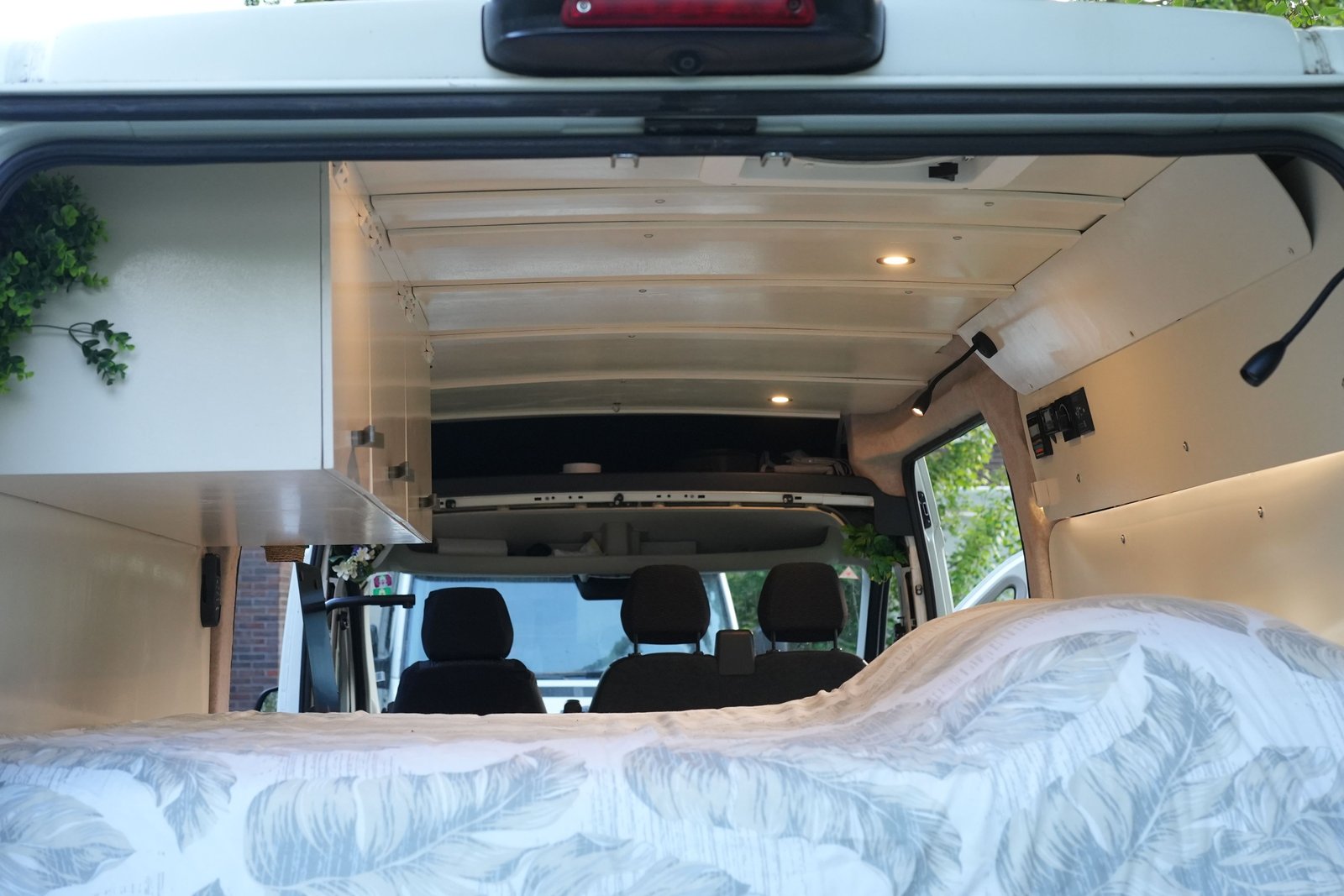 Zonnewijzer Citroën Jumper off-grid campervan detail