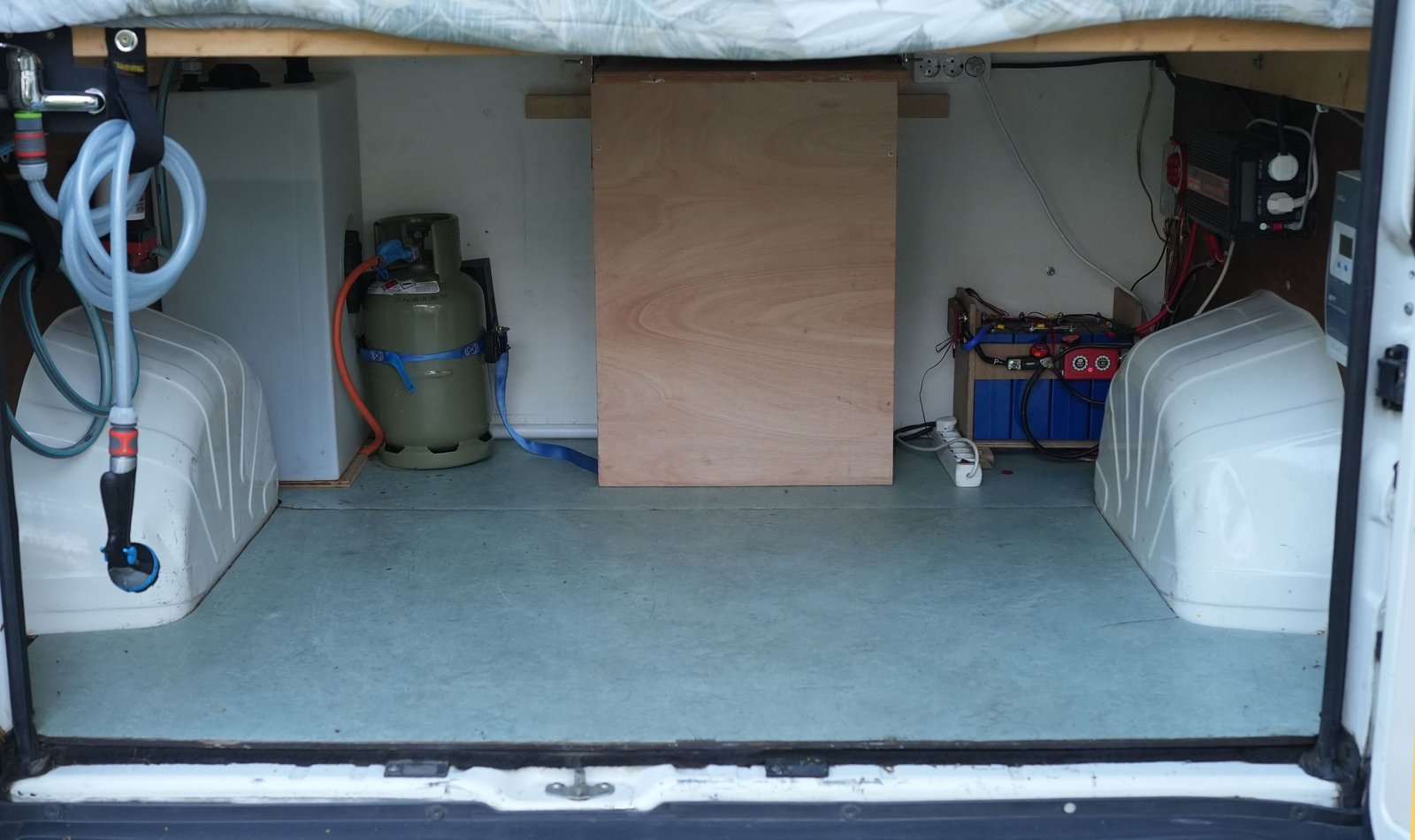 Zonnewijzer campervan exterior detail