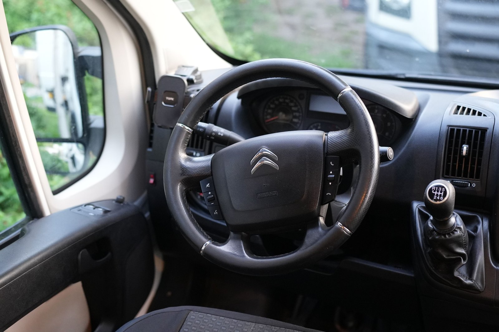 Zonnewijzer campervan exterior detail