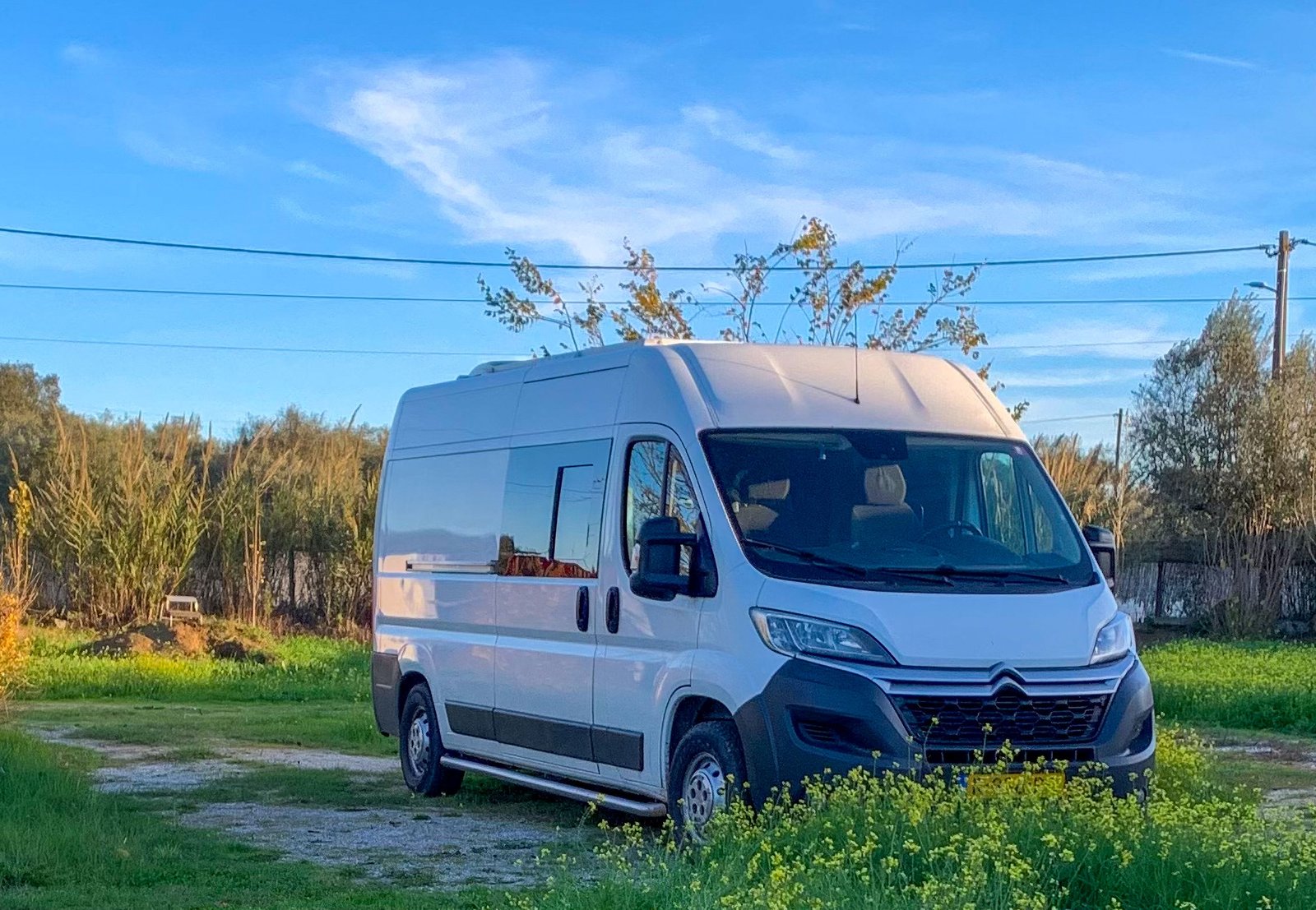 Zonnewijzer campervan on location